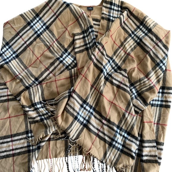 V. FRAAS Plaid Tartan Pattern Wrap Around Fringe Poncho - Picture 1 of 5